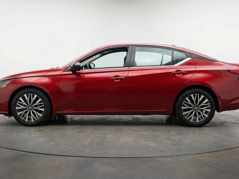 Used 2025 Nissan Altima 2.5 SV image 4