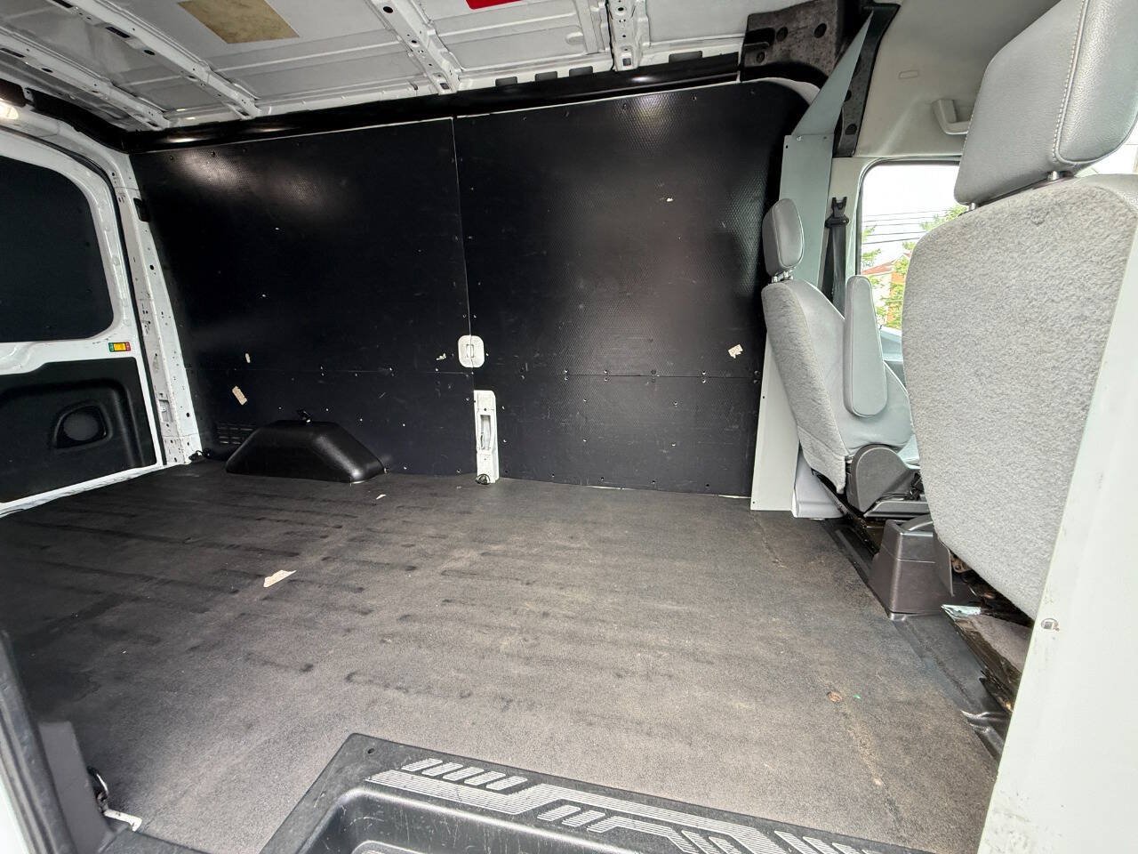 Used 2018 Ford Transit 250 148 Medium Roof RWD image 27