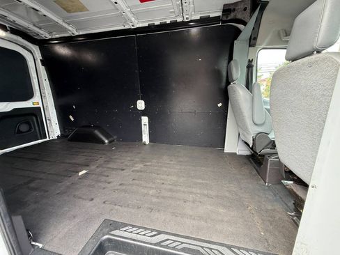 Used 2018 Ford Transit 250 148 Medium Roof RWD image 27
