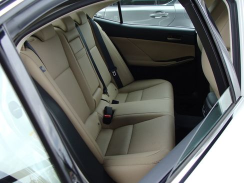 Used 2017 Lexus IS 300 AWD image 12