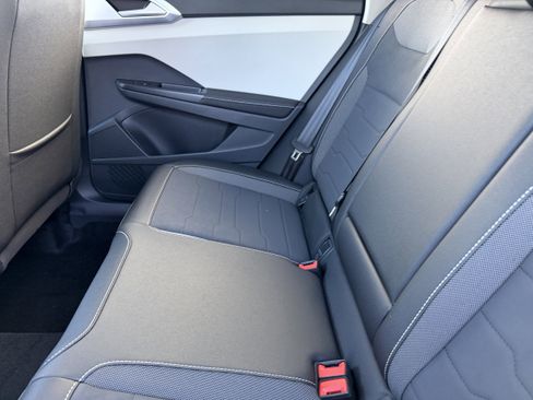 New 2026 Volkswagen Taos SE image 16