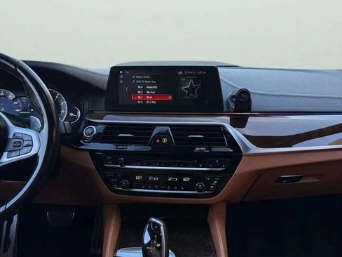 Used 2018 BMW M550i xDrive image 28