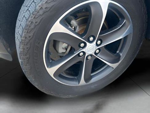 Used 2020 Buick Enclave Essence w/ Sun And Navigation Package image 25