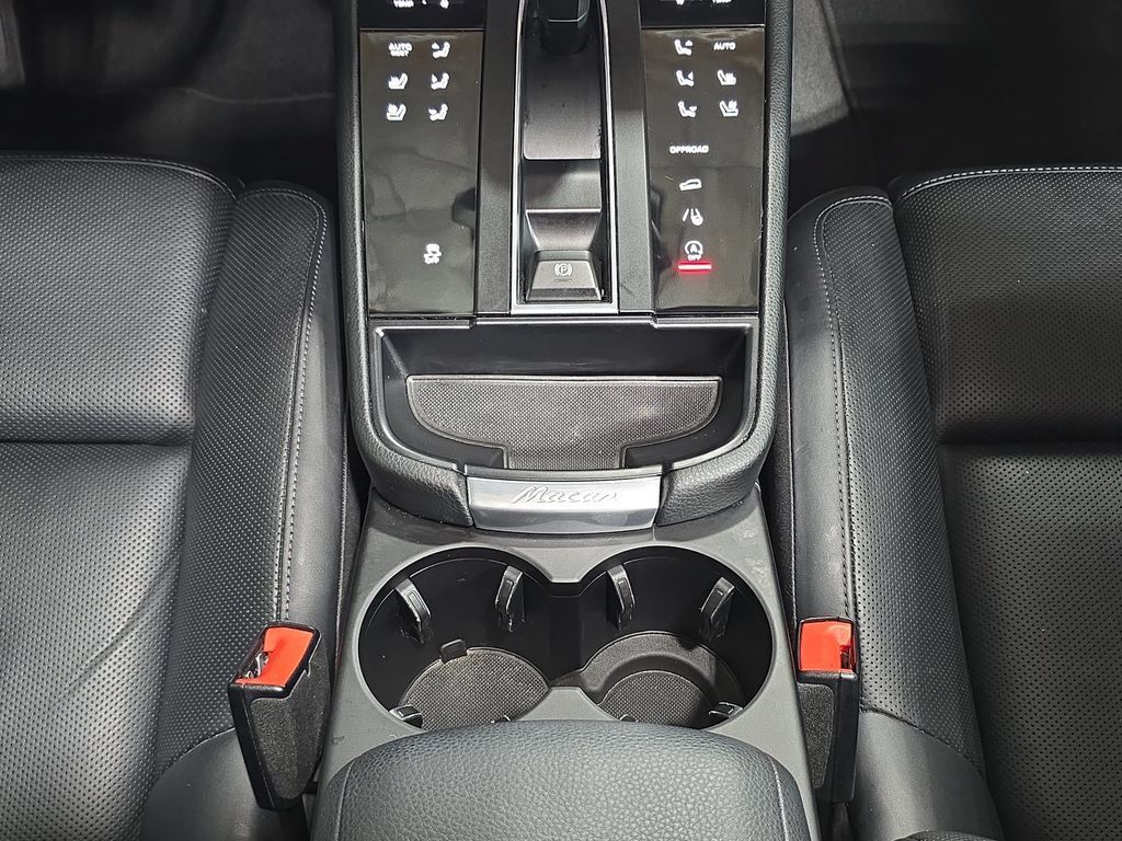 Certified 2023 Porsche Macan AWD/4WD image 20
