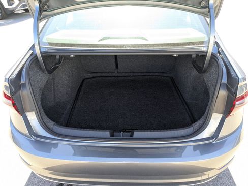 Used 2021 Volkswagen Jetta SE image 32