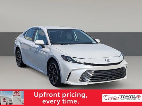 Used 2025 Toyota Camry XLE AWD/4WD image 2