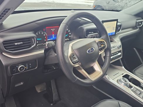 Used 2023 Ford Explorer XLT w/ Equipment Group 202A image 24