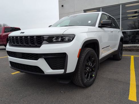 New 2026 Jeep Grand Cherokee Altitude AWD/4WD image 8