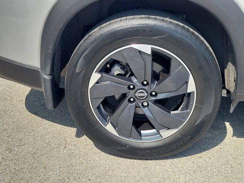 Used 2024 Nissan Rogue SV AWD/4WD image 5