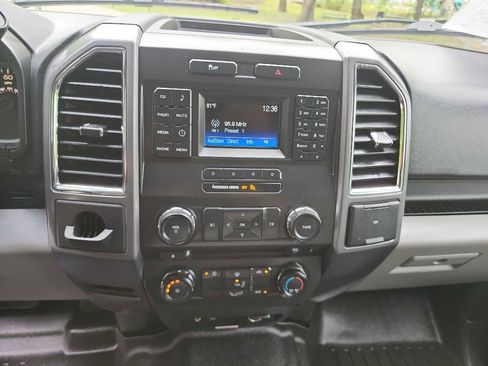 Used 2015 Ford F150 XLT image 23