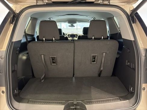 Certified 2023 GMC Acadia SLE w/ Driver Convenience Package image 9