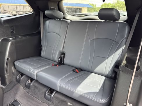 Used 2024 Buick Enclave Premium image 12