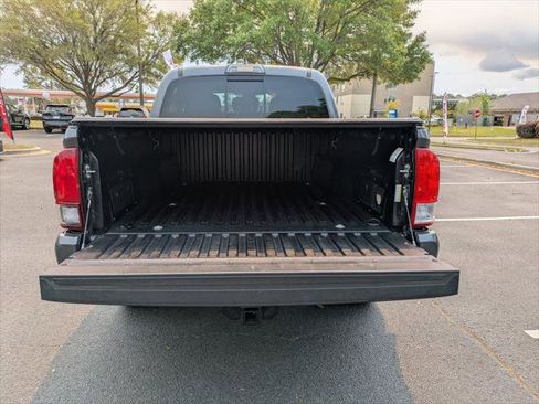 Certified 2018 Toyota Tacoma TRD Sport image 12