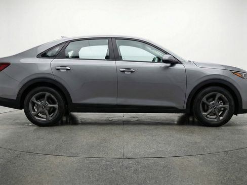 Used 2025 Kia K4 FWD image 11