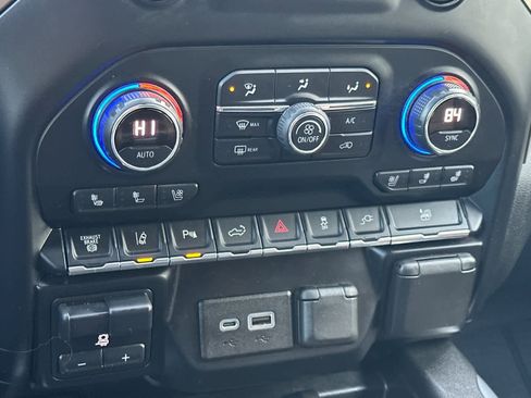 Used 2020 Chevrolet Silverado 2500 High Country image 22