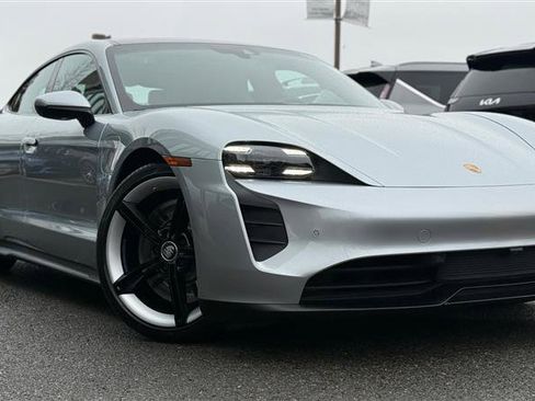 Used 2022 Porsche Taycan 4S image 7