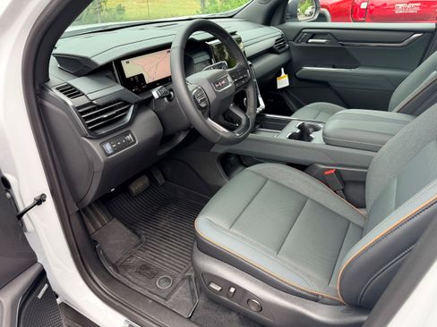 New 2026 GMC Acadia AT4 w/ LPO, Floor Liner Package AWD/4WD image 10