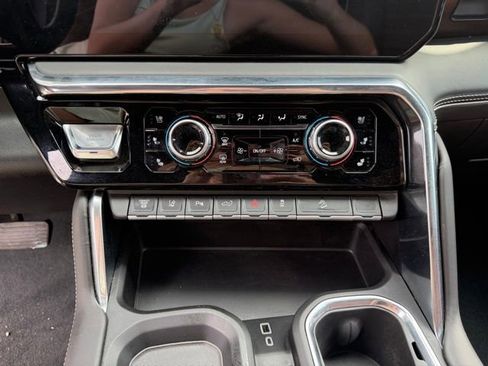 Used 2025 GMC Sierra 2500 Denali Ultimate AWD/4WD image 18