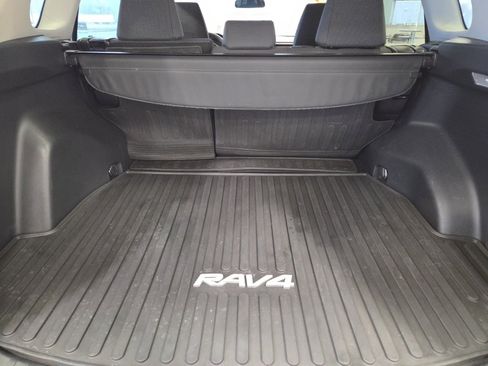 Used 2020 Toyota RAV4 LE image 15