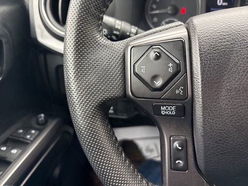 Used 2022 Toyota Tacoma TRD Sport image 30