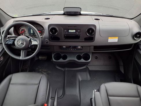 Used 2025 Mercedes-Benz Sprinter 2500 image 15
