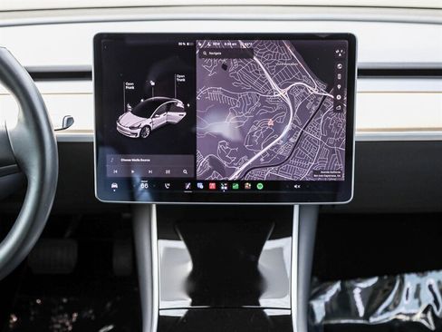 Used 2018 Tesla Model 3 Long Range RWD image 19