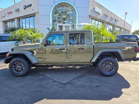 New 2026 Jeep Gladiator Sport AWD/4WD image 4