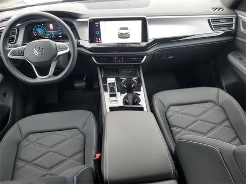 Certified 2025 Volkswagen Atlas Cross Sport SE w/ Panoramic Sunroof Package image 15