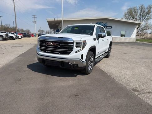 New 2026 GMC Sierra 1500 SLT image 2