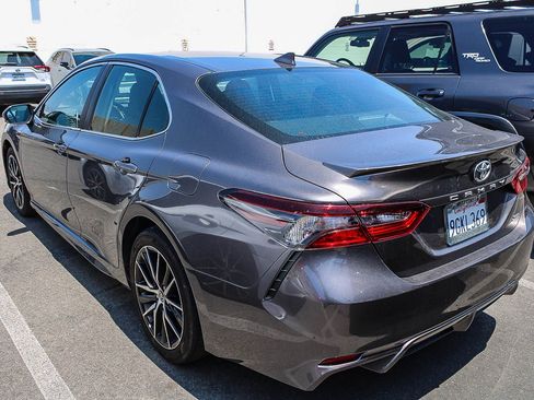 Used 2023 Toyota Camry SE FWD image 9