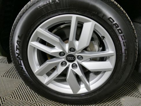 Used 2023 Audi Q5 2.0T Premium w/ Convenience Package image 9