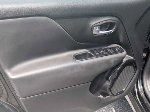 Certified 2020 Jeep Renegade Altitude FWD image 10