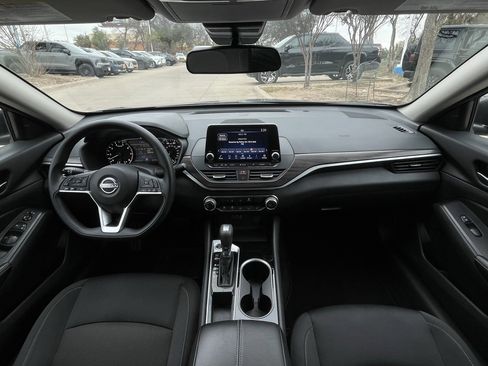 Used 2024 Nissan Altima 2.5 SV image 10