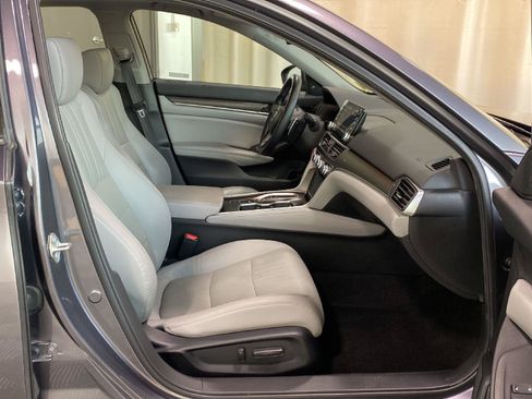 Used 2018 Honda Accord Touring image 13