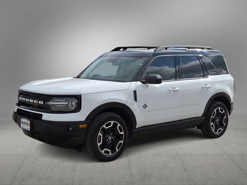 Used 2023 Ford Bronco Sport Outer Banks w/ Tech Package AWD/4WD image 4