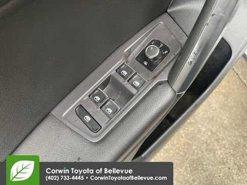 Used 2018 Volkswagen Tiguan SE FWD image 19