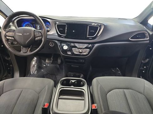 Used 2018 Chrysler Pacifica Touring Plus w/ S Appearance Package FWD image 11