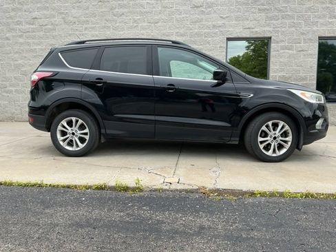 Used 2017 Ford Escape SE w/ Equipment Group 201A FWD image 5