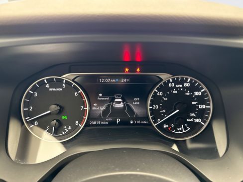 Used 2023 Nissan Rogue SV image 13