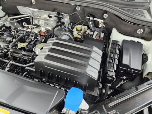 Used 2025 Volkswagen Atlas SE image 19