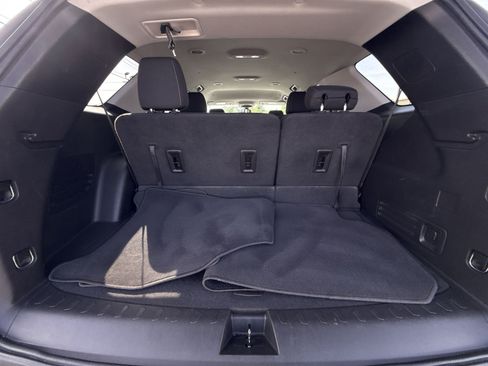 Used 2021 Chevrolet Traverse LT FWD image 27