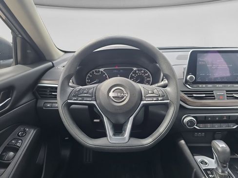 Used 2024 Nissan Altima 2.5 SV FWD image 13