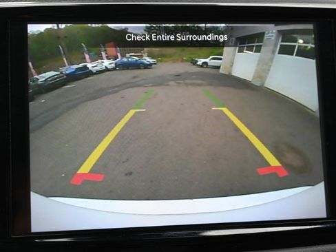 Used 2024 Chrysler Pacifica Touring-L FWD image 25