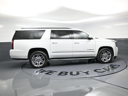 Used 2017 GMC Yukon XL SLT w/ Premium Edition AWD/4WD image 10