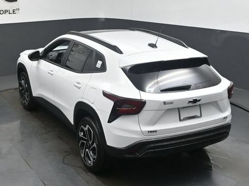 New 2026 Chevrolet Trax RS w/ Sunroof Package FWD image 19