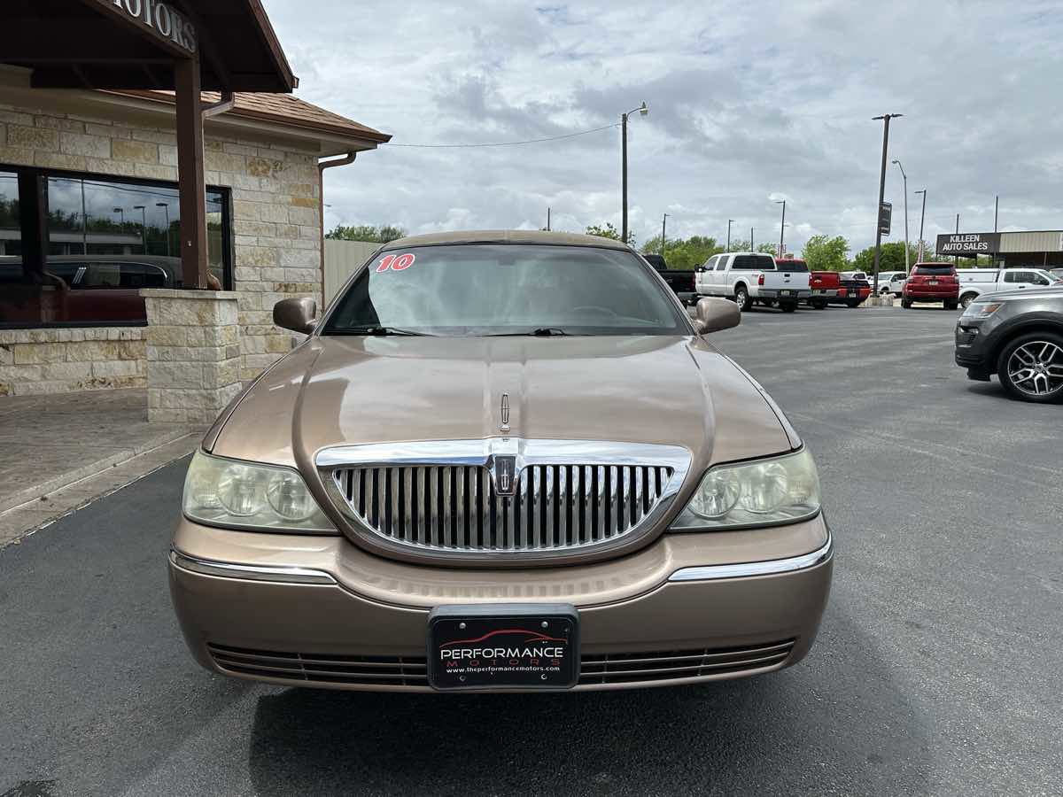 Used 2010 Lincoln Town Car Executive RWD image 5