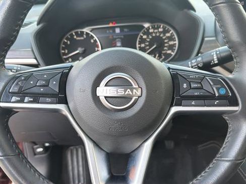 Used 2024 Nissan Altima 2.5 SV w/ SV Premium Package image 9