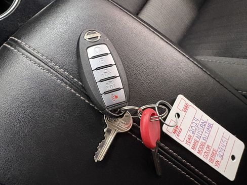 Used 2024 Nissan Altima 2.5 SV image 24