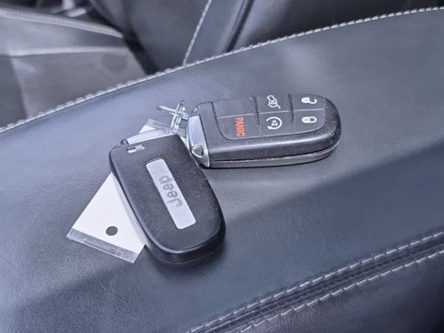 Used 2014 Jeep Grand Cherokee Overland AWD/4WD image 37