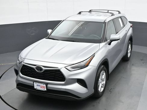 Used 2022 Toyota Highlander L AWD/4WD image 18